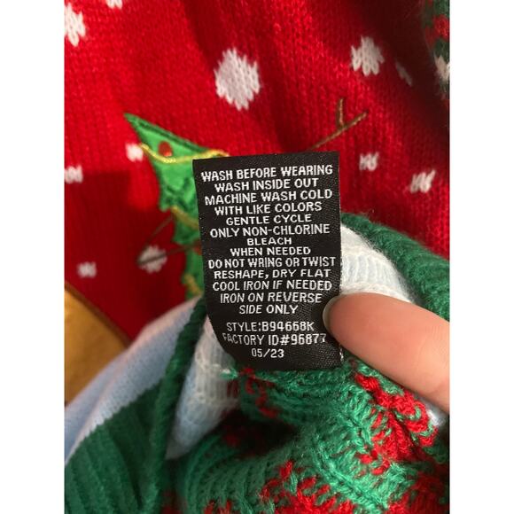 33 Degrees women’s Christmas sweater size L dabbing through the snow - Picture 5 of 5